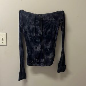 black pattered lululemon nulu jacket